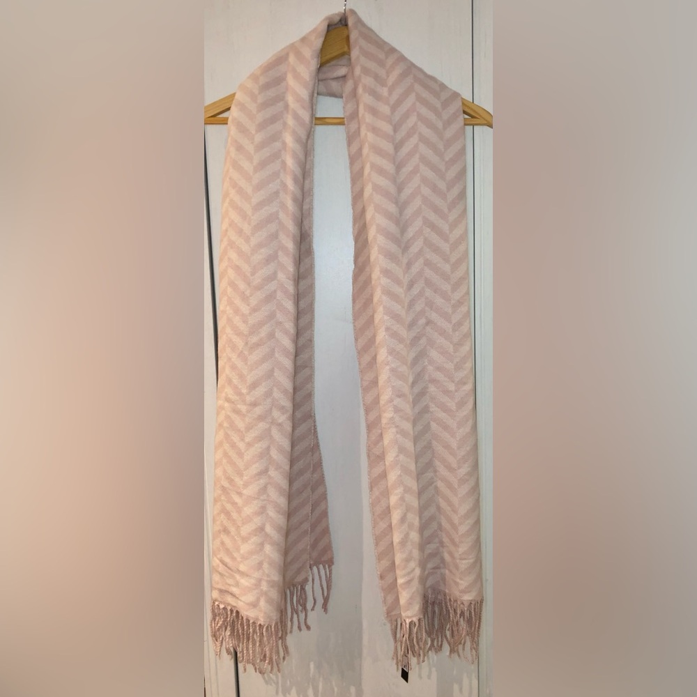 BNWT Love & Lore Indigo Pink Chevron Fringe Scarf - O/S - Picture 9 of 14